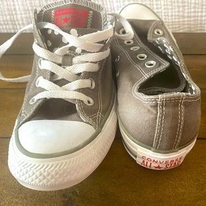 Gray women’s converse
